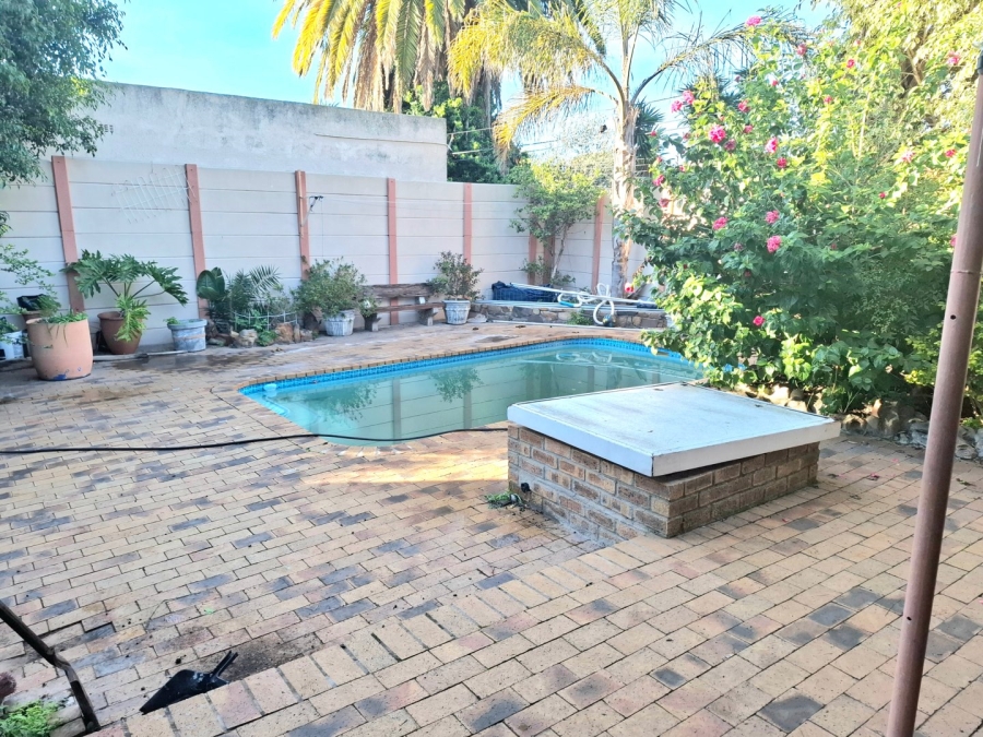 5 Bedroom Property for Sale in Oakdale Western Cape